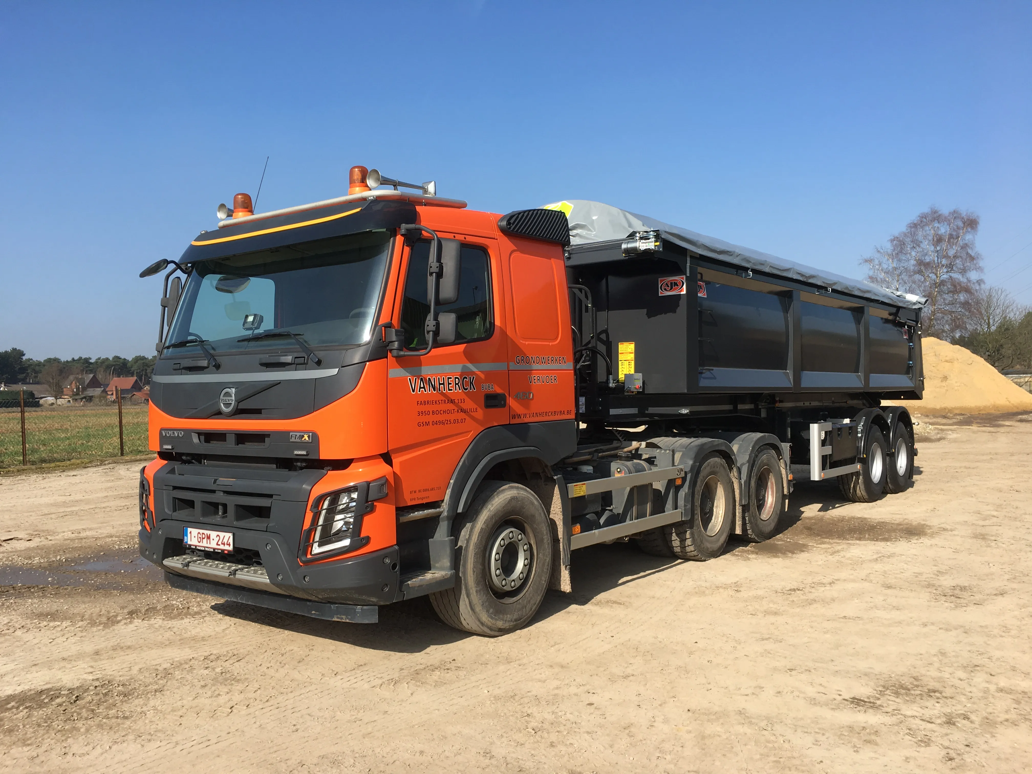 Vrachtwagen met Oplegger