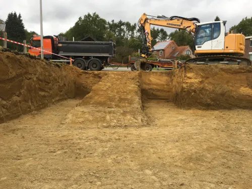 VANHERCK vrachtwagen bij grondwerken project